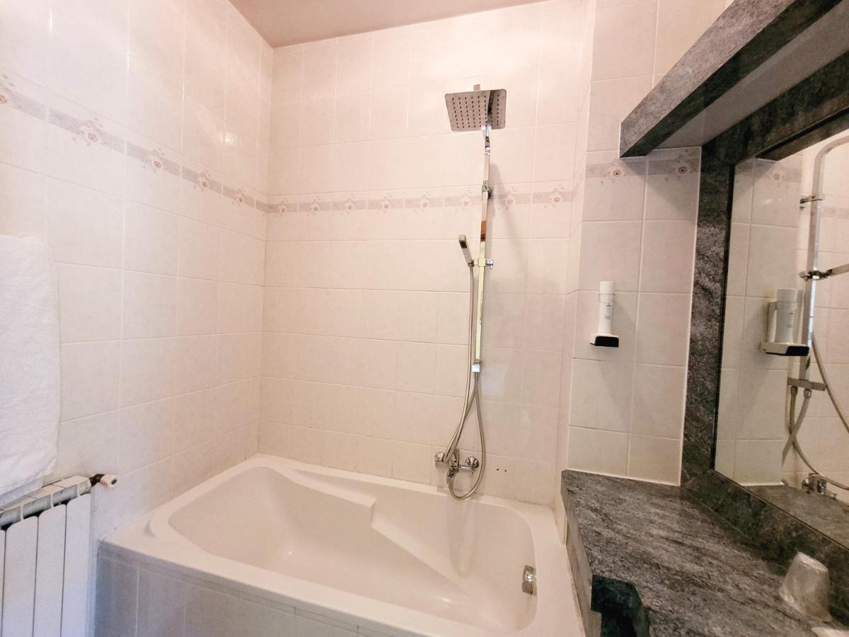 Hotel Rome Saint-Nazaire-en-Royans Esterno foto
