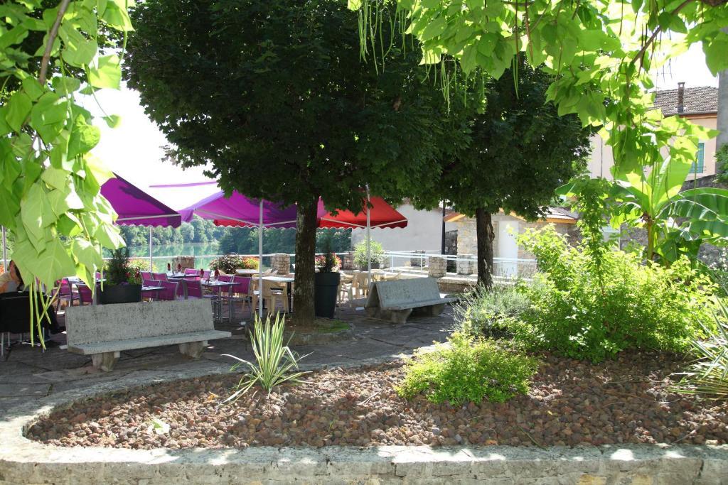 Hotel Rome Saint-Nazaire-en-Royans Esterno foto