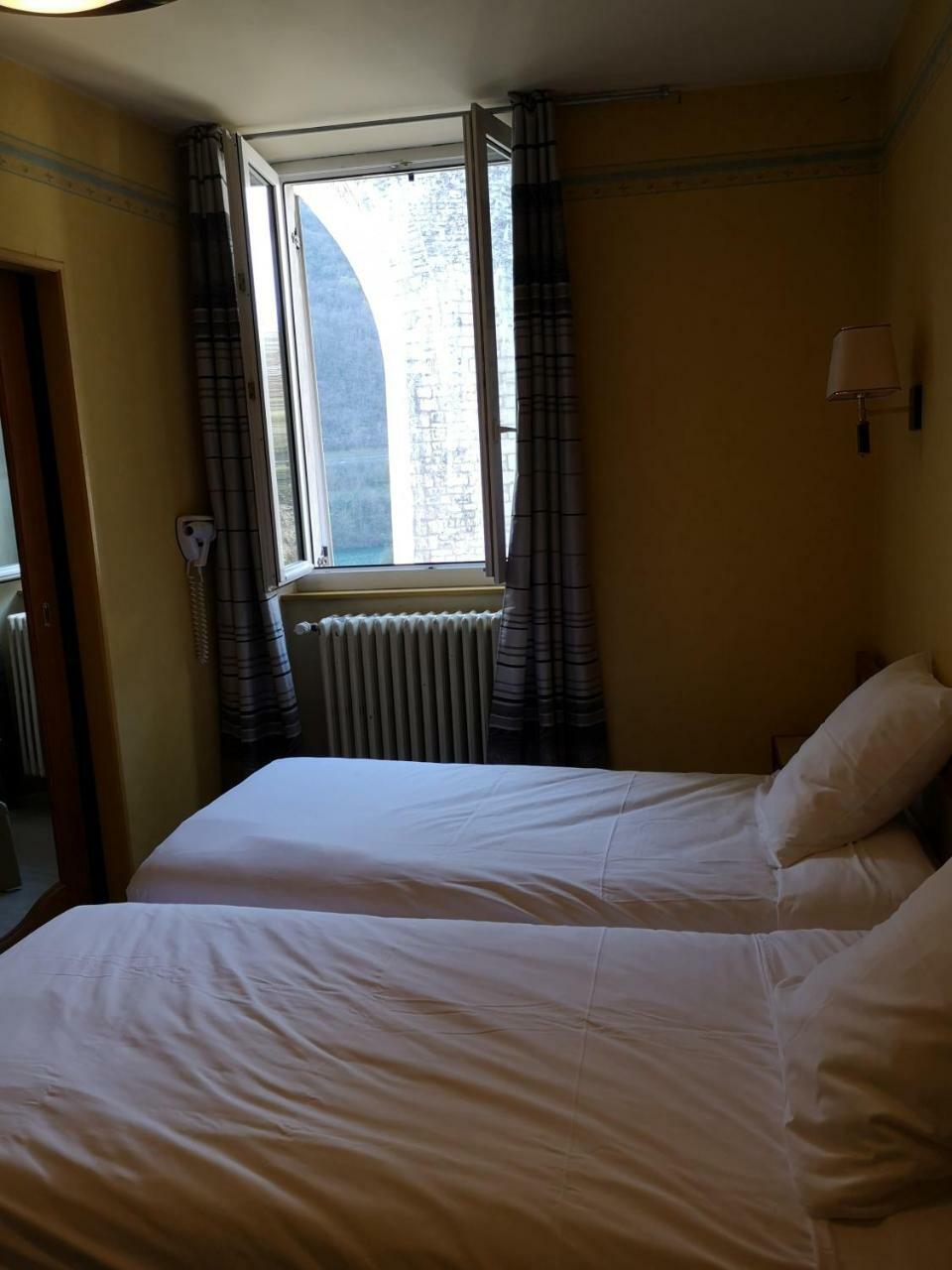 Hotel Rome Saint-Nazaire-en-Royans Esterno foto